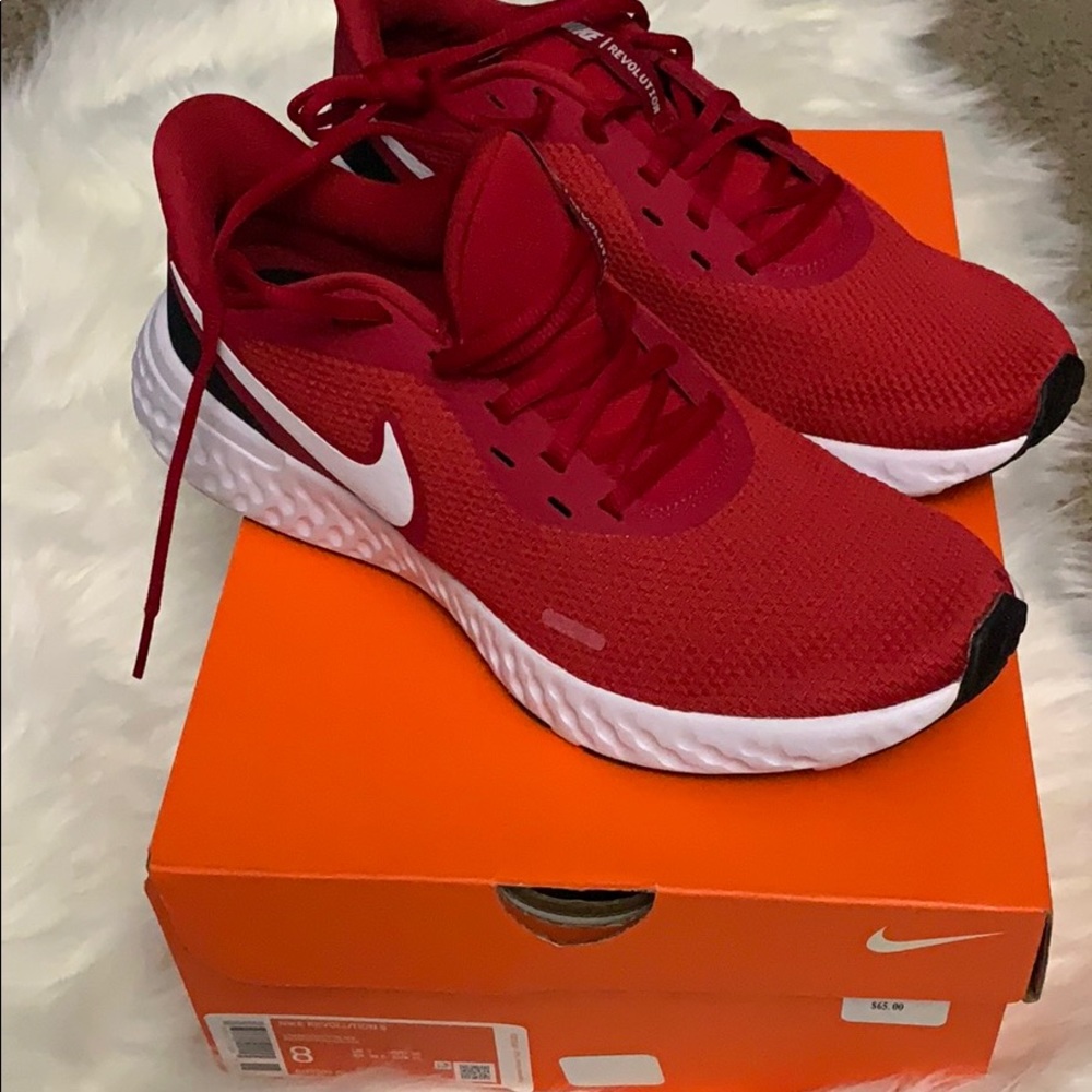Nike revolution 5